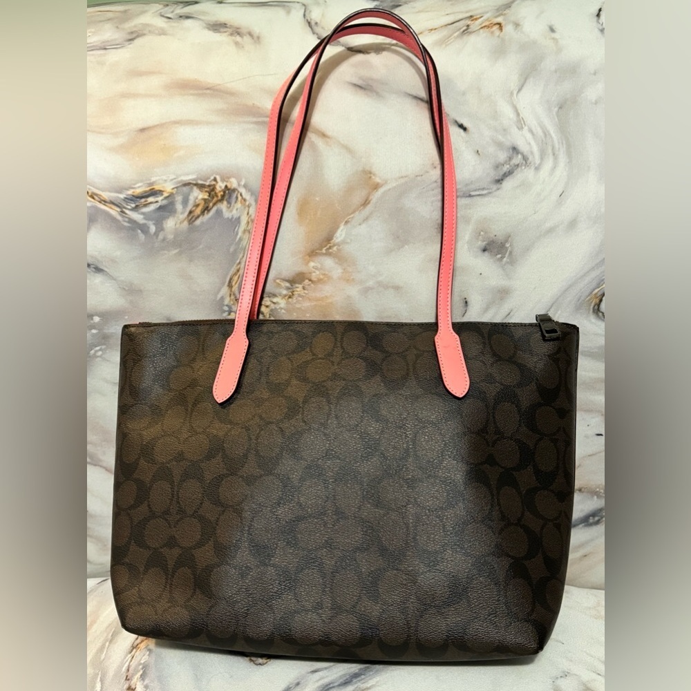 Coach Signature coated canvas and smooth leather​​ - Picture 2 of 5